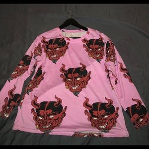 Light pink shirt with devil pattern
